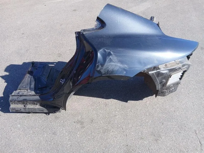 Porsche Taycan Porsche Taycan 9J rear panel 9J1809087 rear left rear Body type: Saloon
Fuel: ELECTRIC
