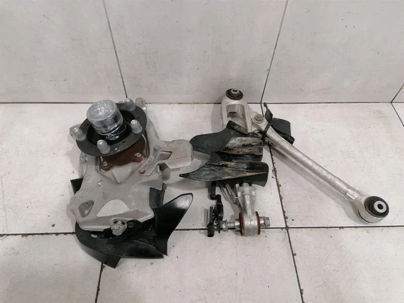 Porsche 911 (992) Porsche 911 992 GT3 Right Front Hub 9GT407246C Wheel Bearing Housing Front Right