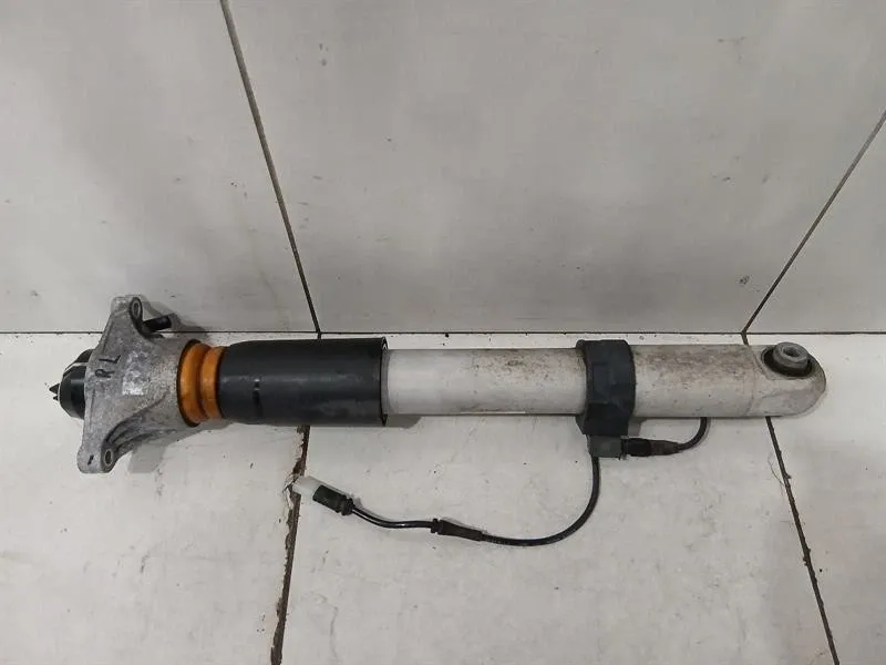 BMW 3 (G20 / G21) BMW 3 M3 G80 G20 shock absorber rear 33508091379 left EDC shock absorber rear Body type: Saloon
Fuel: Petrol