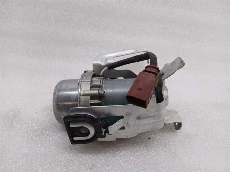 Audi R8 Audi R8 4S AWD Vacuum Pump 8E0927317K Vacuum Pump Body type: Convertible
Fuel: Petrol