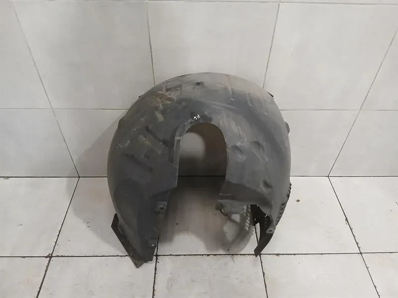 Audi R8 Audi R8 Type 42 5.2 V10 Coupe Wheel Arch Liner 420821171E FL Wheel Arch Cover Body type: Coupe
Fuel: Petrol