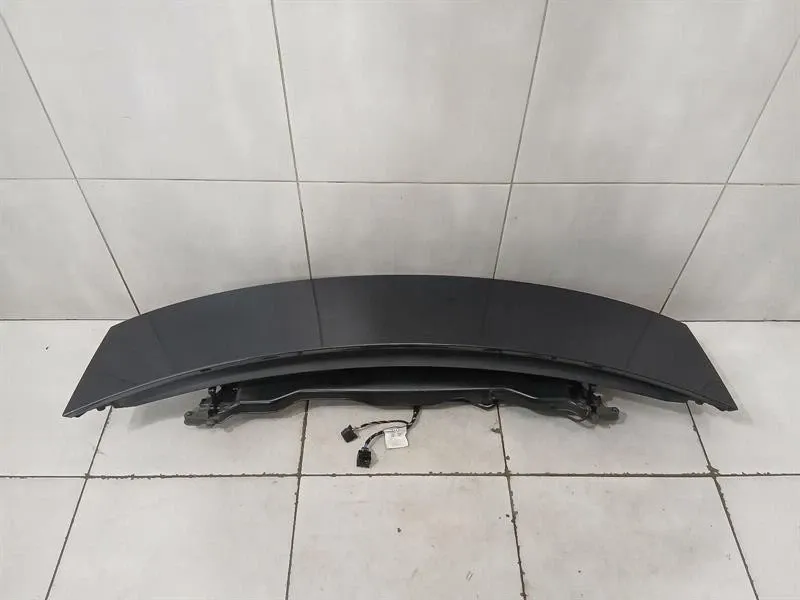 Porsche Taycan Porsche Taycan 9J rear spoiler 9J1827933B rear spoiler complete set set Body type: Saloon
Fuel: ELECTRIC