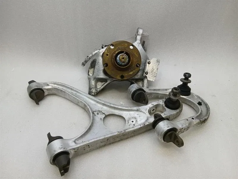 McLaren 720S Coupe Right Front Hub 14B0721CP Wheel Bearing Housing Front Right Brand/Model: MCLAREN 720S
Year: 2019
Engine: 39...
