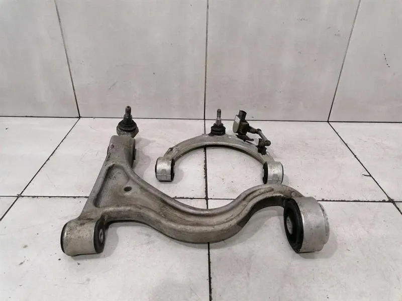 Porsche Panamera Porsche Panamera 970 Right Front Wishbone 97034134202 Front Right Wishbone Body type: Hatchback
Fuel: Petrol