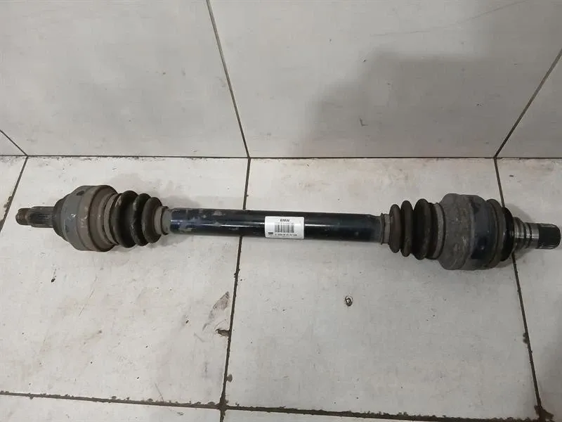 BMW 4 (F32 / F33 / F36) BMW M4 F82 drive shaft rear right 2284615 rear right drive shaft Body type: Coupe
Fuel: Petrol