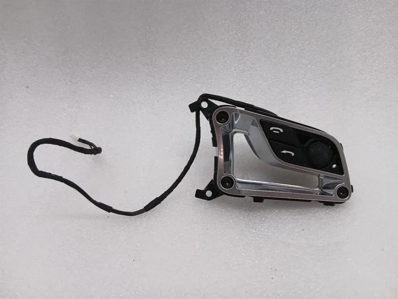 Porsche 911 (991) Porsche 911 991 right steering wheel switch 9P1959538A right steering wheel switch Body type: Coupe
Fuel: Petrol