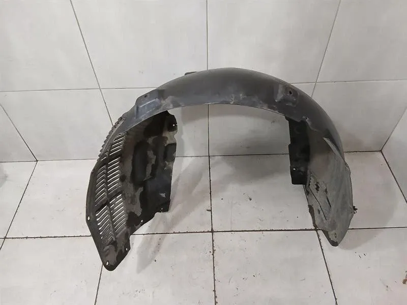 Audi R8 Audi R8 Type 42 5.2 V10 Wheel Arch Liner 420810171P Rear LH Wheel Arch Cover Body type: Coupe
Fuel: Petrol