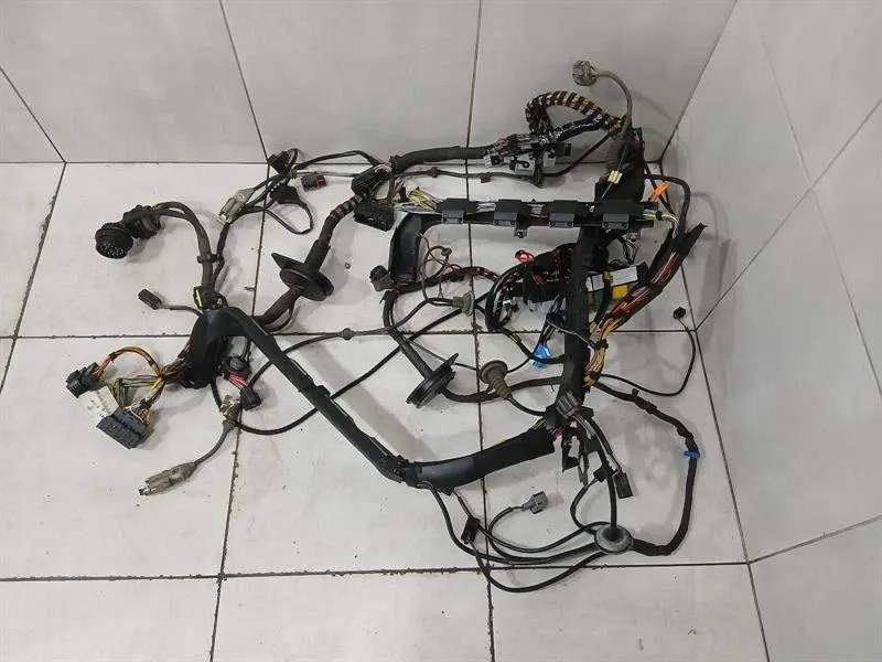Porsche 911 (996) Porsche 911 996 Convertible Rear End Wiring Loom 99661290500 Rear Wiring Harness Body type: Convertible
Fuel: Petrol