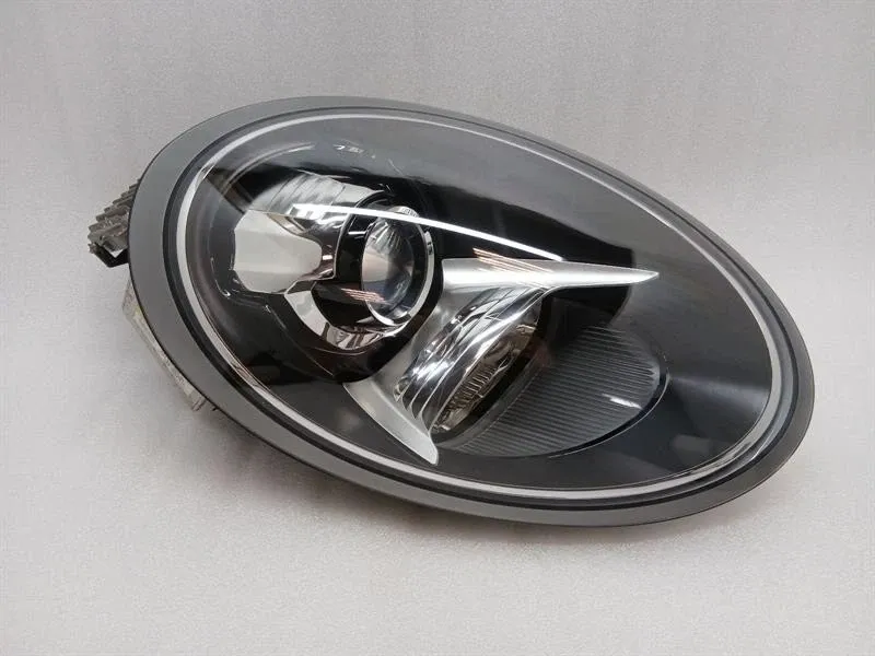 Porsche 911 (991) Porsche 911 991 right headlight 99163123204 headlight right Body type: Coupe
Fuel: Petrol