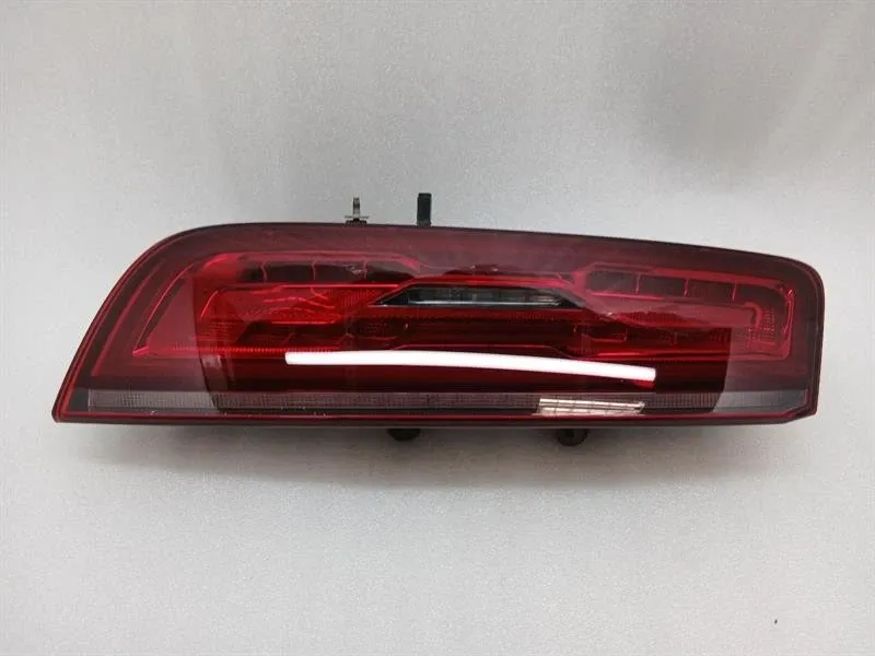 Audi R8 Audi R8 Type 42 5.2 V10 right rear light 420945096K tail light rear right Body type: Coupe
Fuel: Petrol