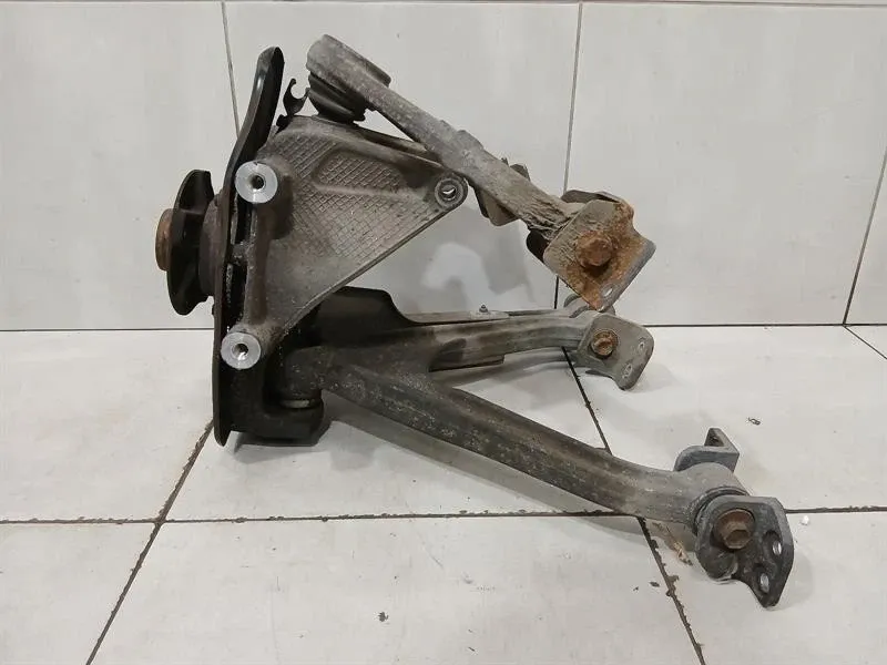 Audi R8 Audi R8 Type 42 5.2 V10 Coupe Right Rear Hub 420505434F Wheel Bearing Housing Rear R Body type: Coupe
Fuel: Petrol
