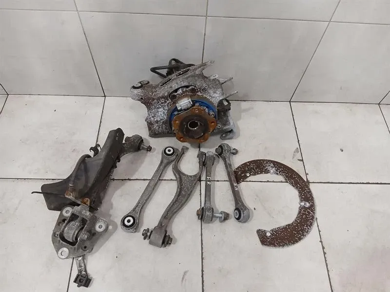 Porsche 911 (991) Porsche 911 991 right rear hub 99133111204 wheel bearing housing rear right set Body type: Coupe
Fuel: Petrol