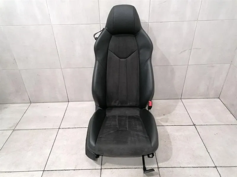 Audi R8 AUDI R8 4S RWS RIGHT SEAT RIGHT SEAT 4S0881044 ALCANTARA Body type: Coupe
Fuel: Petrol