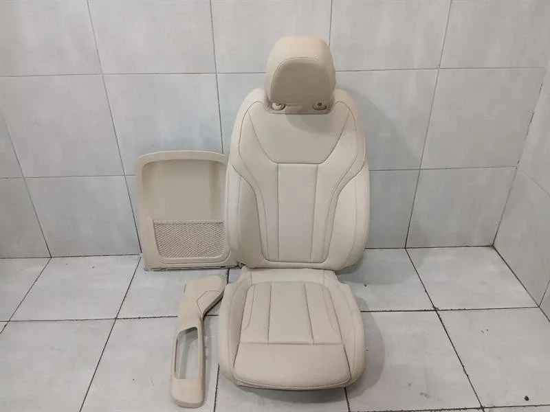 BMW 4 (G22 / G23 / G26)  BMW 3 G20 G21 RIGHT SEAT LEATHER COVERS 31813b0a01d0dad Seat LEATHER RH Body type: Convertible
Fuel: Petrol