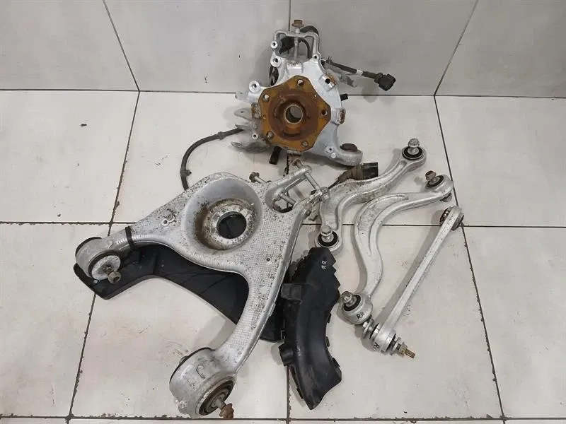 Porsche Panamera Porsche Taycan 9J Right Rear Hub 971505436F Wheel Bearing Housing Rear Right Body type: Saloon
Fuel: ELECTRIC