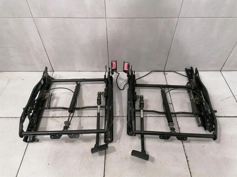 Porsche Boxster (986) Porsche Boxster 986 Seat Lower Frame Set 99652168900 Seat Rail Set Body type: Convertible
Fuel: Petrol