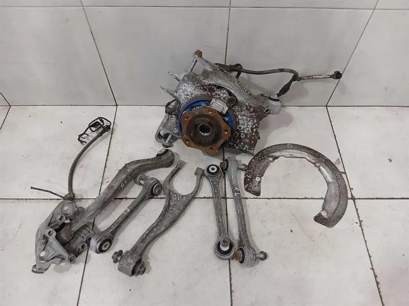 Porsche 911 (991) Porsche 911 991 left rear hub 99133111104 wheel bearing housing rear left set Body type: Coupe
Fuel: Petrol