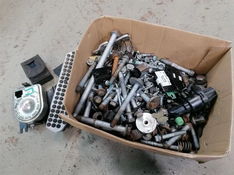 ASTON MARTIN DB9 COUPE SCREWS BOLTS FROM ONE CAR BOLTS Brand/Model: ASTON MARTIN DB9
Year: 2010
Engine...