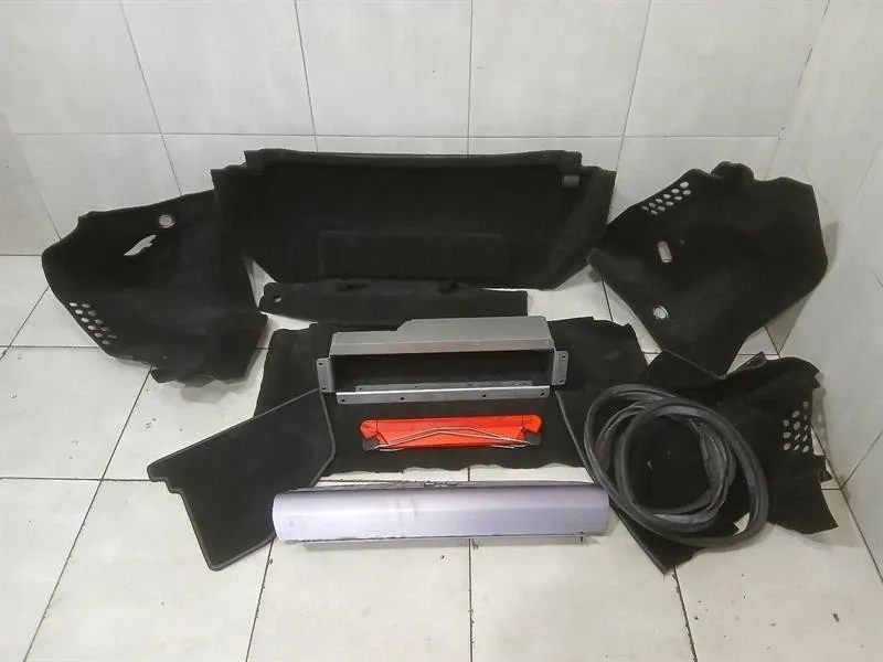Aston Martin DB9 COUPE Boot Lid Cover 4G43-45456-CC Boot Liner Brand/Model: ASTON MARTIN DB9
Year: 2010
Engine...