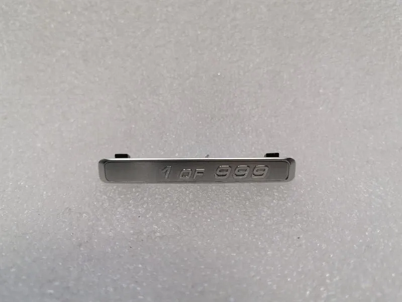 Audi R8 AUDI R8 4S RWS Bezel 4S0853191A DASHBOARD EMBLEM1 OF 999 RWD Body type: Coupe
Fuel: Petrol