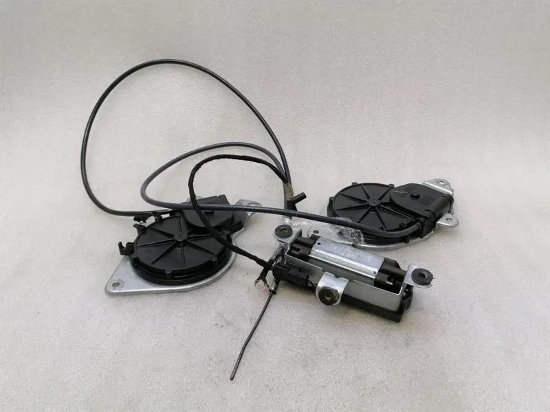 Porsche Boxster (986) Porsche Boxster 986 convertible flap drive set 98662411700 hood engine set Body type: Convertible
Fuel: Petrol
