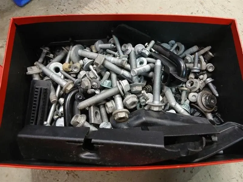 Porsche 911 (992) PORSCHE 911 992 SCREWS BOLTS FROM ONE CAR SET BOLTS Body type: Convertible
Fuel: Petrol