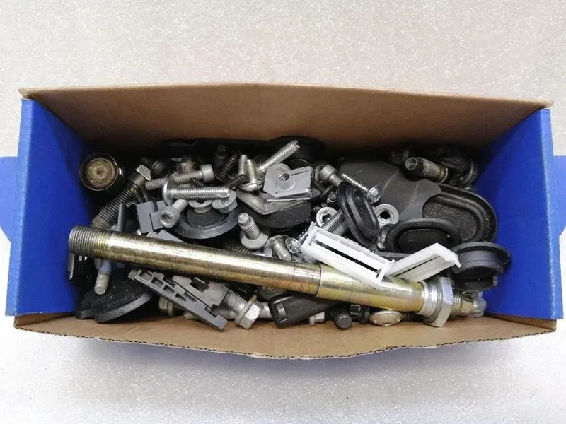 Porsche 911 (997) PORSCHE 911 997 INTERIOR SCREWS BOLTS FROM ONE CAR SET BOLTS Body type: Coupe
Fuel: Petrol