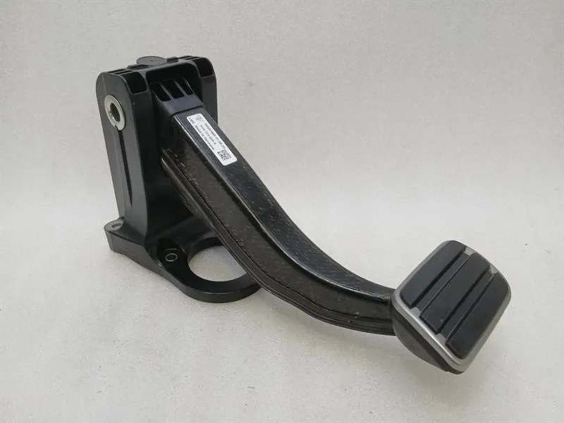 Porsche Taycan Porsche Taycan 9J Brake Pedal 9JA723029A Brake Pedal Carbon Body type: Saloon
Fuel: ELECTRIC