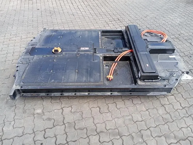 Porsche Taycan Porsche Taycan 9J 9J1801212L Battery 93kWh 129Ah 723V High Voltage Battery Faulty