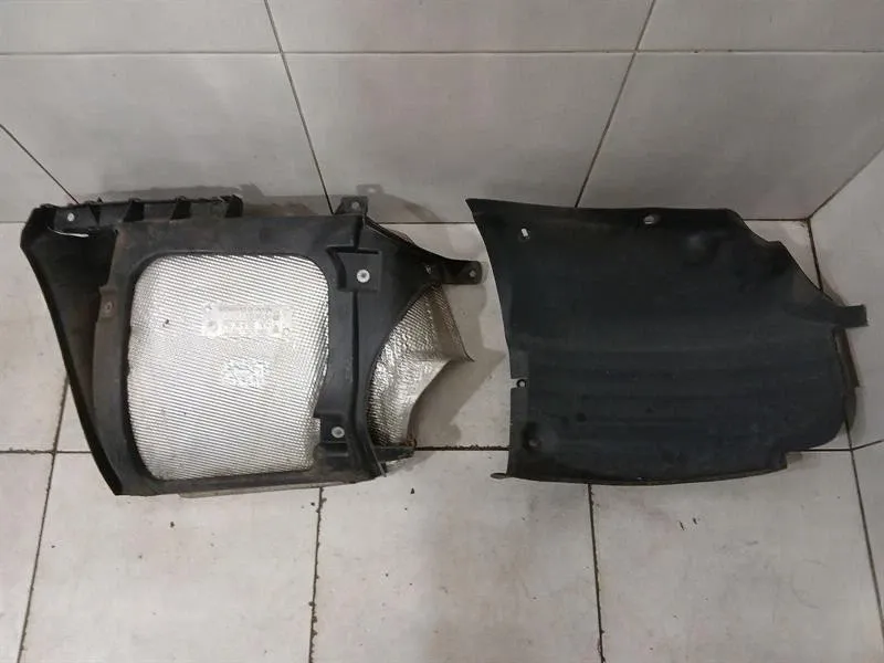 Porsche 911 (996) Porsche 996 rear left arch liner 99650563101 holder carrier rear left defects Body type: Convertible
Fuel: Petrol