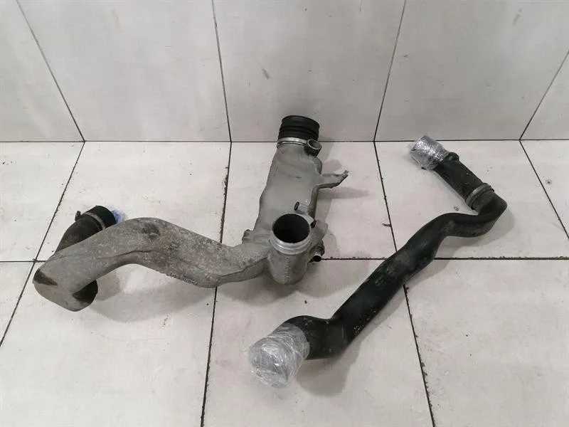 Porsche 911 (996) Porsche 911 996 Turbo Intake Pipe 9961106221R Intake Hose 99611106232R Body type: Coupe
Fuel: Petrol
