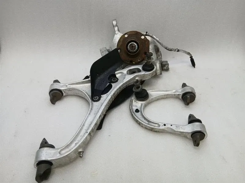 McLaren 720S Coupe Left Front Hub 14B0710CP Wheel Bearing Housing Front Left Brand/Model: MCLAREN 720S
Year: 2019
Engine: 39...