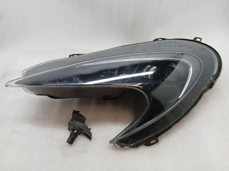 McLaren 650S Spider 14-17 Left Headlight Faulty Headlight Left FAULTY Brand/Model: MCLAREN 650S
Year: 2015
Engine: 37...