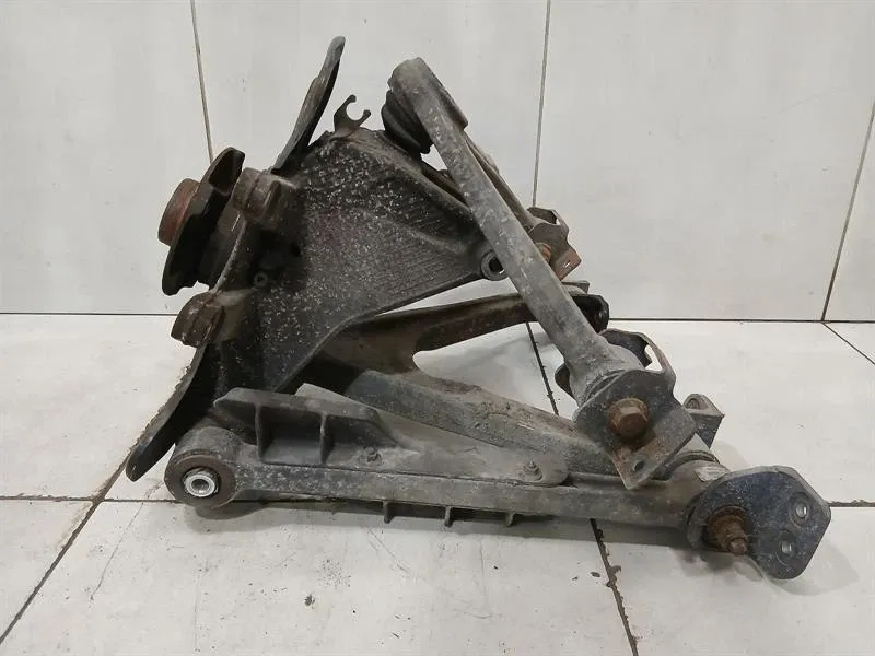 Audi R8 Audi R8 Type 42 5.2 V10 Coupe Left Rear Hub 420505433F Wheel Bearing Housing Rear Li Body type: Coupe
Fuel: Petrol