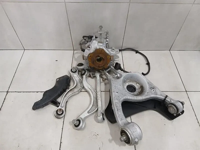 Porsche Panamera Porsche Taycan 9J Left Rear Hub 971505435F Wheel Bearing Housing Rear Left Body type: Saloon
Fuel: ELECTRIC