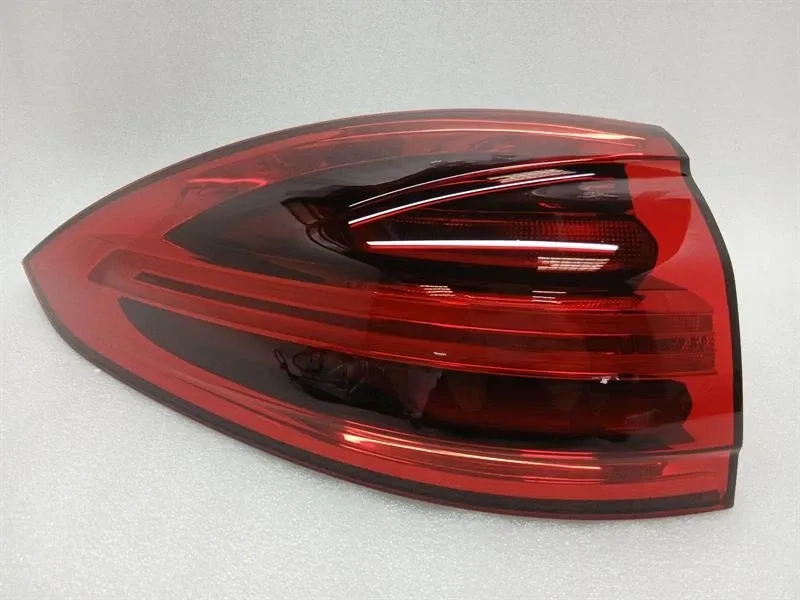Porsche Cayenne Porsche Cayenne 958 92A left rear light 7P5945207P taillight rear left Body type: SUV
Fuel: Petrol