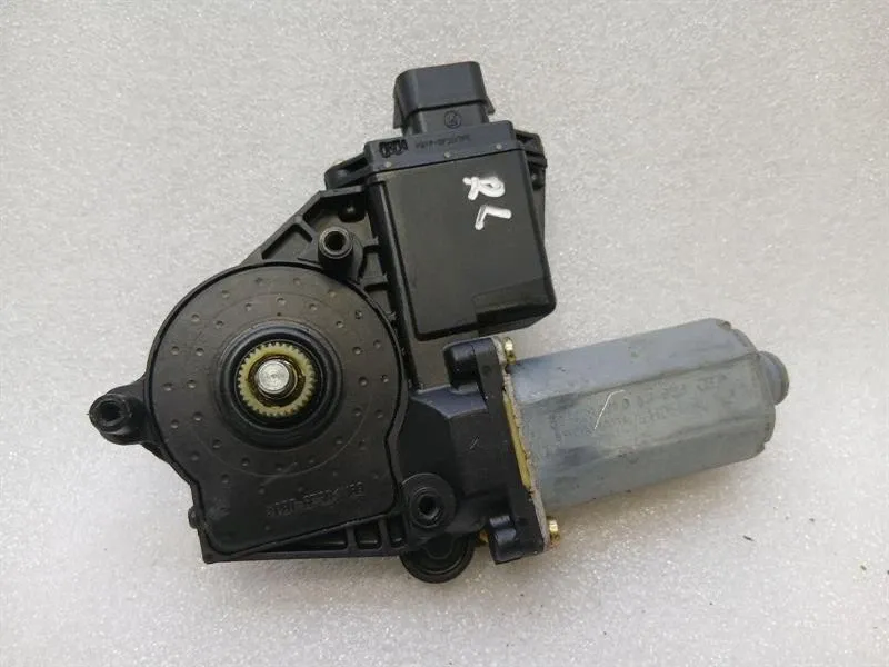 Porsche 911 (996) Porsche 911 996 rear left door window motor 99662411105 window regulator motor rear Body type: Convertible
Fuel: Petrol