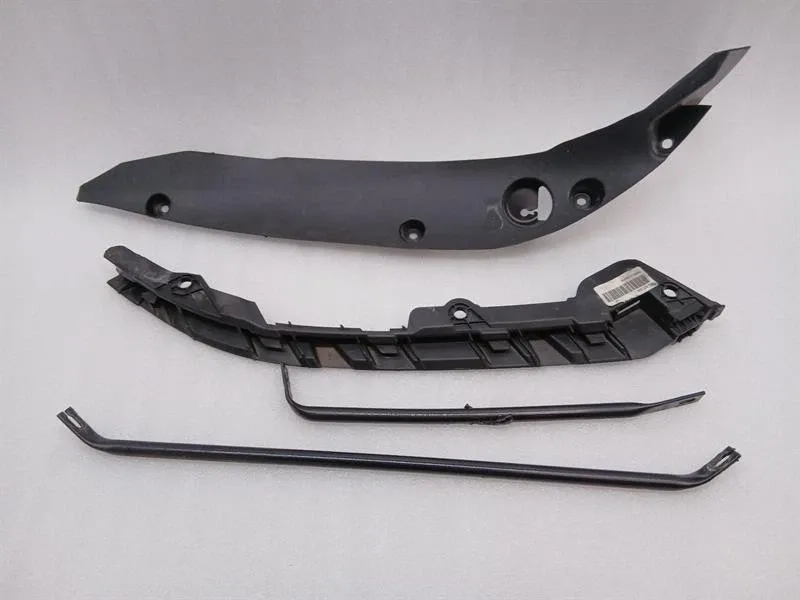 Porsche 911 (992) Porsche 911 992 GT3 holder bracket 992853266 right wing parts holder carrier Body type: Coupe
Fuel: Petrol