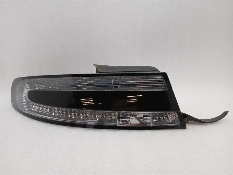 Aston Martin DB9 Volante Left Rear Light DG33-13405-AC taillight rear left Brand/Model: ASTON MARTIN DB9
Year: 2010
Engine...