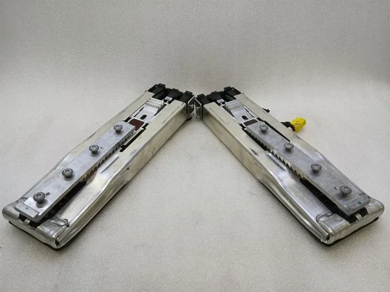Audi R8 Audi R8 Type 42 V10 5.2 Spyder Rollover Bars Protection Set Convertible Roll Bar Body type: Convertible
Fuel: Petrol