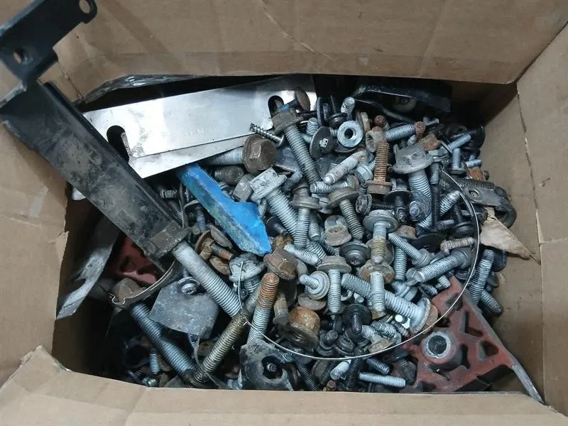 Porsche 911 (996) PORSCHE 911 996 SCREWS BOLTS FROM ONE CAR SET BOLTS Body type: Convertible
Fuel: Petrol