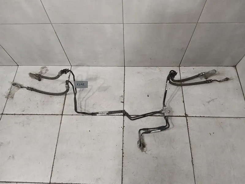 Porsche 911 (991) Porsche 911 991 PDCC Oil Pipe Set 99135925203 Hose Kit Body type: Coupe
Fuel: Petrol