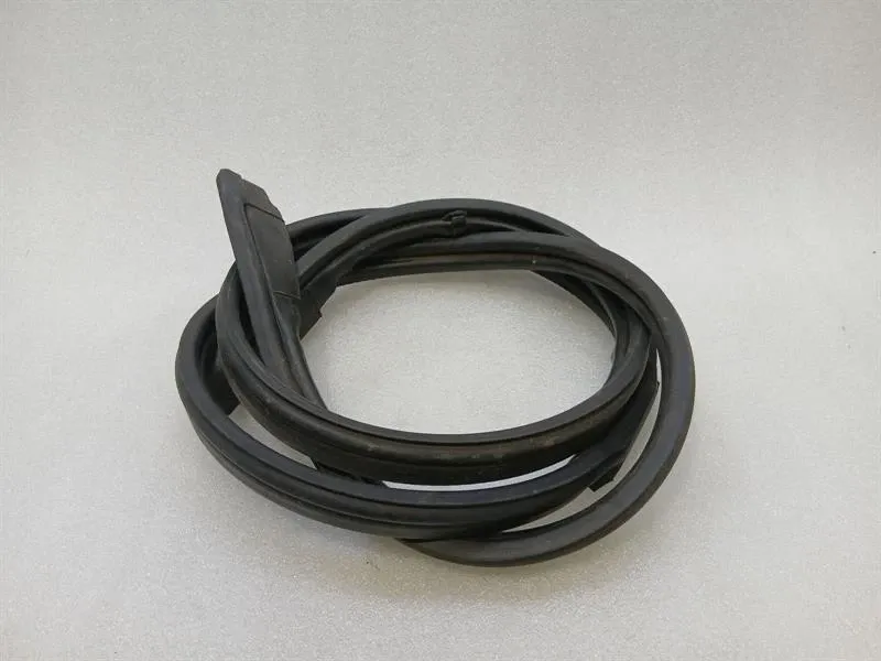 Porsche 911 (996) Porsche 911 996 Convertible Roof Seal 99651421104 Convertible Gaskets Body type: Convertible
Fuel: Petrol