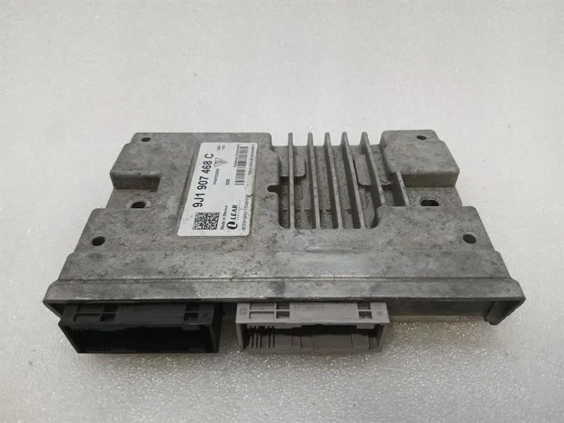 Porsche Taycan Porsche Taycan 9J electronic module 9J1907468C gateway control unit Body type: Saloon
Fuel: ELECTRIC