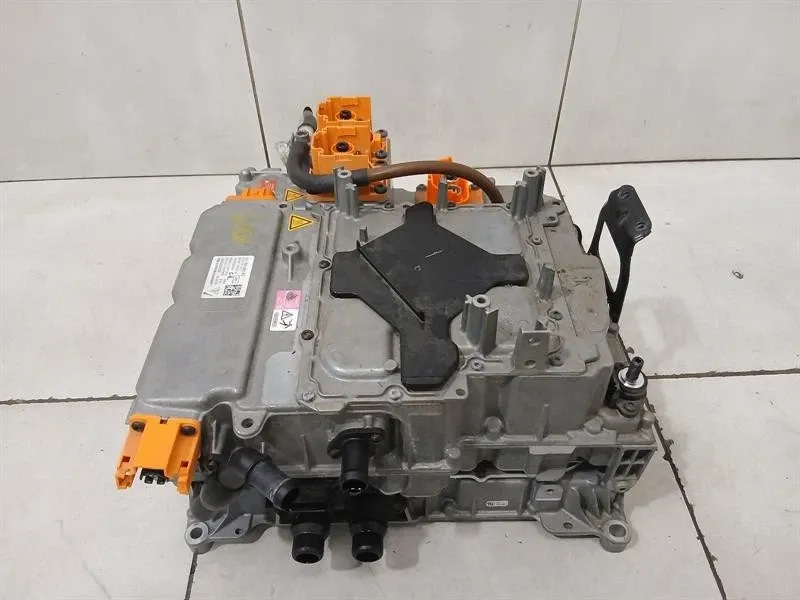 Porsche Taycan Porsche Taycan 9J electronic module 9J1959663AQ control unit voltage converter Body type: Saloon
Fuel: ELECTRIC