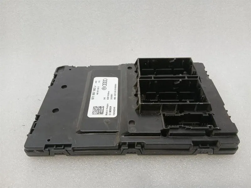 Porsche Taycan Porsche Taycan 9J electronic module 971907063J BCM control unit BCM Body type: Saloon
Fuel: ELECTRIC