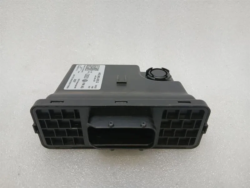 Porsche Taycan Porsche Taycan 9J electronic module 4KE965429G control unit Body type: Saloon
Fuel: ELECTRIC
