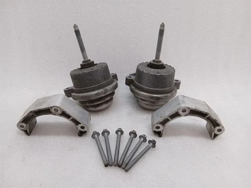 Porsche 911 (991) Porsche 911 997 Engine Mount 99737505904 Turbo MK2 CONVERTIBLE Engine Mount Body type: Convertible
Fuel: Petrol