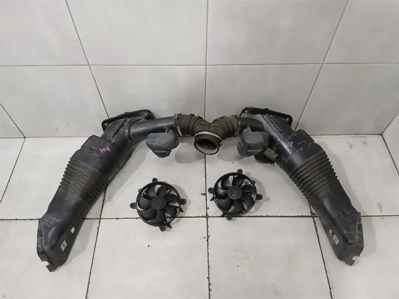 Porsche Boxster (981) Porsche Cayman 981 Air Filter Box 98111027000 Air Filter Box AIR INTAKE Body type: Coupe
Fuel: Petrol