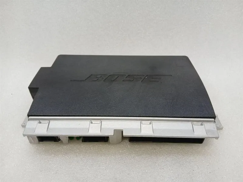Porsche Taycan Porsche Taycan 9J Amplifier 9J1035223D Bose Amp Body type: Saloon
Fuel: ELECTRIC